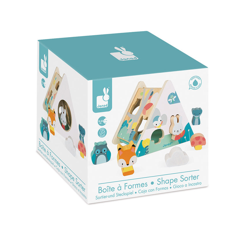 The shape sorter is a gorgeous gift for little ones, helping them to develop their dexterity while having fun with the characters! 